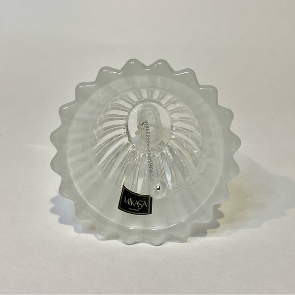 Mikasa Frosted Wreath Handle Bell Christmas Ribbed Body Crystal Glass Holiday - Picture 7 of 9